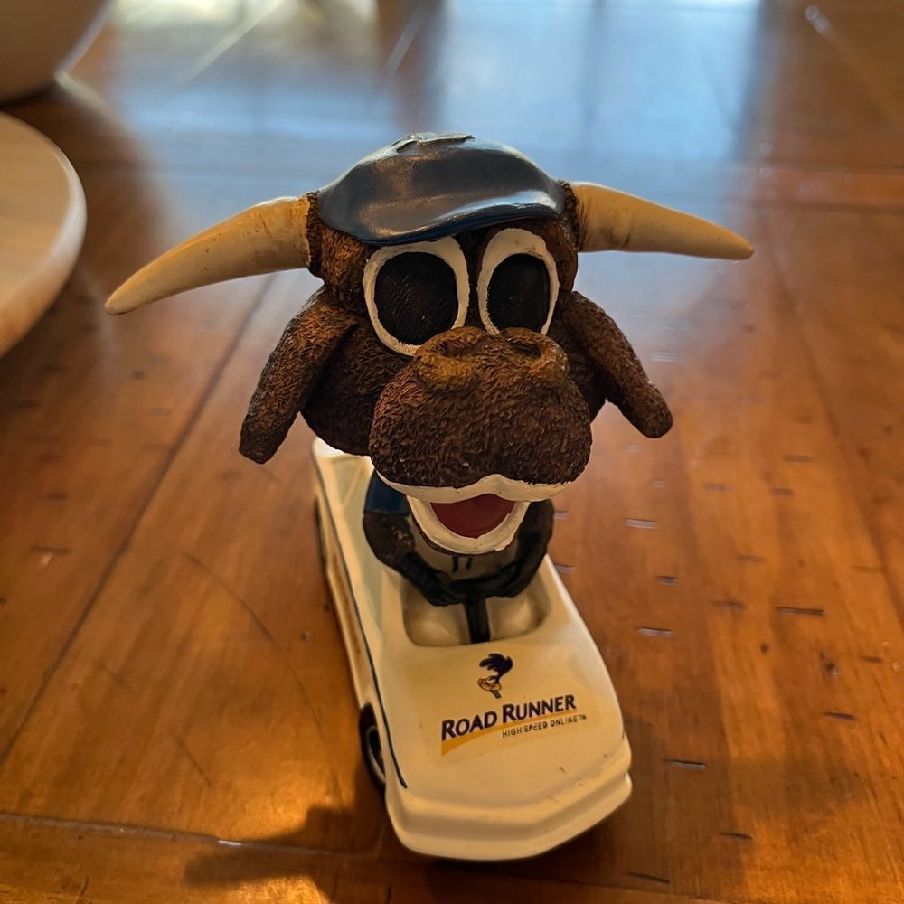 Collector of Bull Durham Bulls Wool E. Bulli Bobblehead Driving Road Runner Car